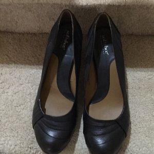 Black dress shoes